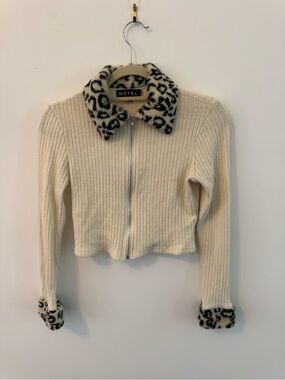 Size M Motel Rocks Cream Ribbed Zip-Up Sweater with Leopard Faux-Fur Trim